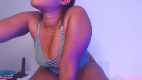 Snapshot of queenalya_ chatting on September 13, 8:00 am Ahlya online show from September 13, 8:00 am