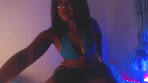 Snapshot of queenalya_ chatting on October 1, 2:05 am Ahlya online show from October 1, 2:05 am