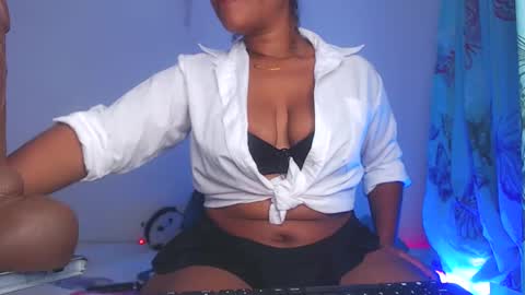 Snapshot of queenalya_ chatting on September 12, 6:03 am Ahlya online show from September 12, 6:03 am