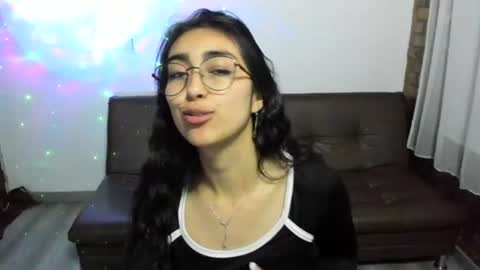 queenbyte_18 online show from August 3, 4:49 am