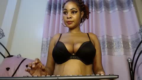 Snapshot of queendelicious1 chatting on February 25, 3:31 pm faithdoris online show from February 25, 3:31 pm