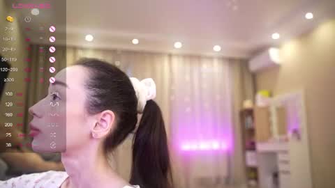 Nelly  INSTA  queenelia  online show from June 26, 9:21 am