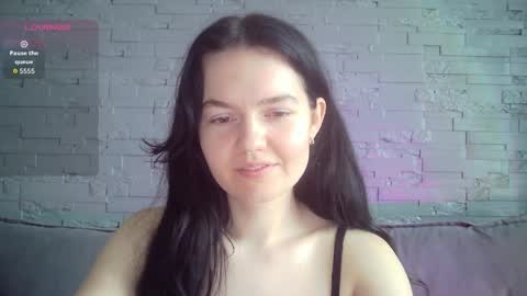 QueenOfModels online show from May 5, 4:37 am