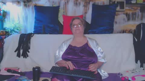 QueenPammy online show from March 11, 7:45 am