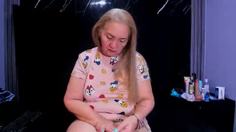 queenstarhyl online show from May 2, 1:31 am
