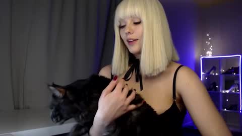 Queensy online show from March 3, 7:56 pm