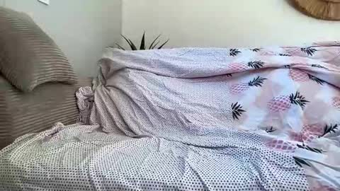 Quinnyelena online show from April 7, 9:11 am