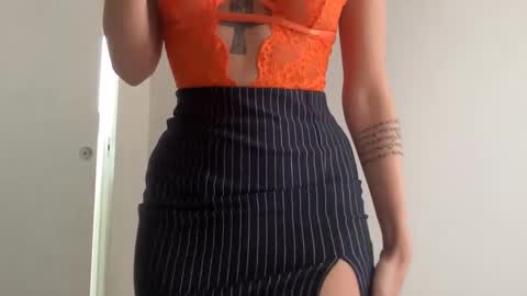 Snapshot of quinnyelena chatting on February 14, 11:10 am Quinnyelena online show from February 14, 11:10 am