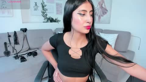 RACHEL ES online show from February 8, 4:33 pm