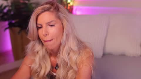 rachel_quinn_ online show from July 9, 3:42 am
