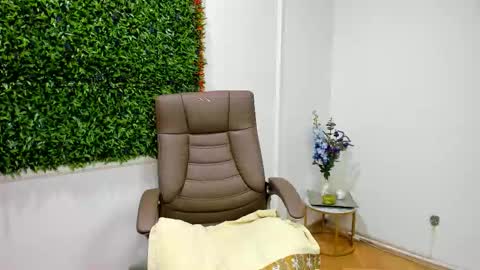 Rania online show from November 8, 9:47 am