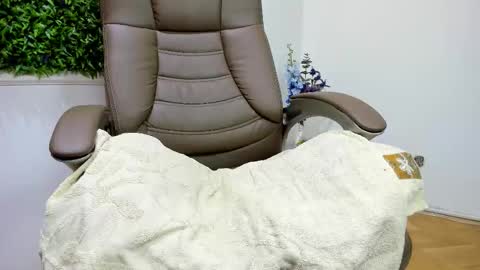 Rania online show from November 3, 4:38 am