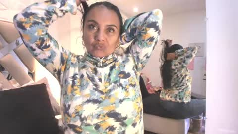 Raquel Moore  online show from February 26, 12:37 pm