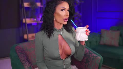 Snapshot of raquellevon chatting on January 25, 6:54 pm Raquelle online show from January 25, 6:54 pm