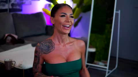 Raquelle online show from February 9, 10:50 am