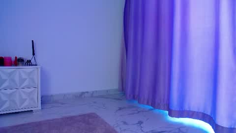 Raven Foxxy online show from June 13, 6:44 am