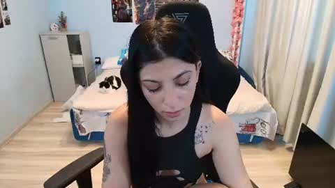 raven_haired_goddess online show from June 14, 10:37 am