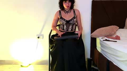   online show from May 11, 4:04 pm