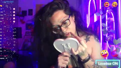 Snapshot of ravenandsin chatting on October 2, 12:48 am Raven online show from October 2, 12:48 am