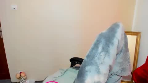 Snapshot of ravennoor chatting on January 4, 8:39 am Raven online show from January 4, 8:39 am