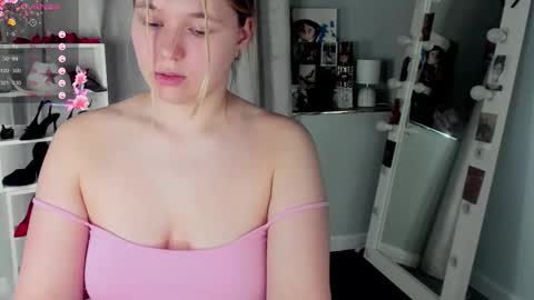 rebecca_____ online show from March 3, 7:25 am