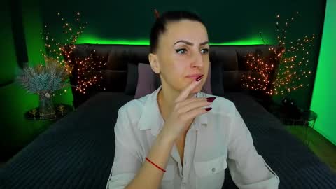 Snapshot of rebecca_diamonds chatting on January 28, 6:38 am rebecca_diamonds online show from January 28, 6:38 am
