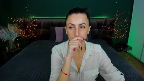 Snapshot of rebecca_diamonds chatting on March 3, 6:31 am rebecca_diamonds online show from March 3, 6:31 am