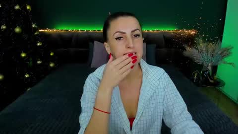 Snapshot of rebecca_diamonds chatting on December 22, 6:49 am rebecca_diamonds online show from December 22, 6:49 am