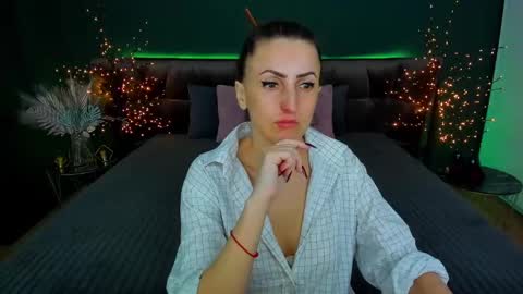Snapshot of rebecca_diamonds chatting on February 10, 6:42 am rebecca_diamonds online show from February 10, 6:42 am