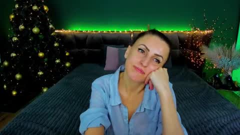 Snapshot of rebecca_diamonds chatting on December 17, 4:22 pm rebecca_diamonds online show from December 17, 4:22 pm