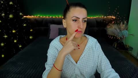Snapshot of rebecca_diamonds chatting on December 26, 6:19 am rebecca_diamonds online show from December 26, 6:19 am