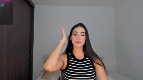 Snapshot of rebeccabaxter chatting on December 4, 2:20 am Rebecca online show from December 4, 2:20 am