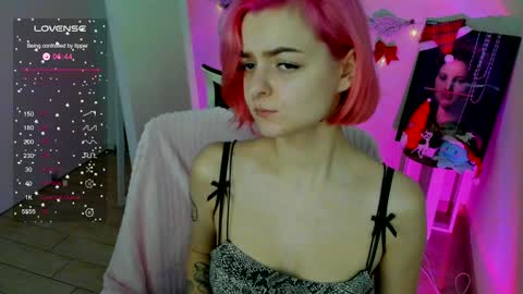 Snapshot of red_bestie_ chatting on December 27, 8:13 am Bestie online show from December 27, 8:13 am