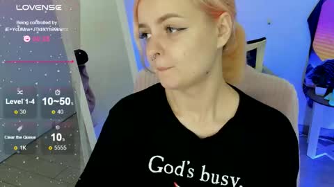 Snapshot of red_bestie_ chatting on September 21, 12:48 pm Bestie online show from September 21, 12:48 pm