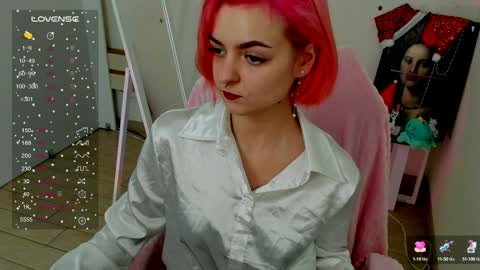 Snapshot of red_bestie_ chatting on December 12, 2:44 pm Bestie online show from December 12, 2:44 pm