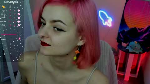 Snapshot of red_bestie_ chatting on February 11, 1:51 pm Bestie online show from February 11, 1:51 pm