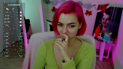 Snapshot of red_bestie_ chatting on December 23, 2:17 pm Bestie online show from December 23, 2:17 pm
