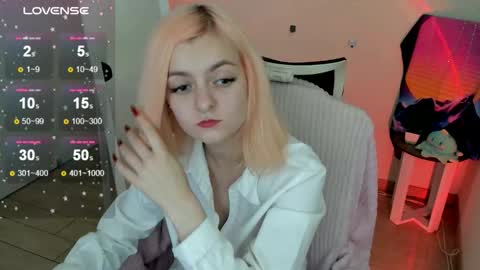 Snapshot of red_bestie_ chatting on September 14, 12:25 pm Bestie online show from September 14, 12:25 pm