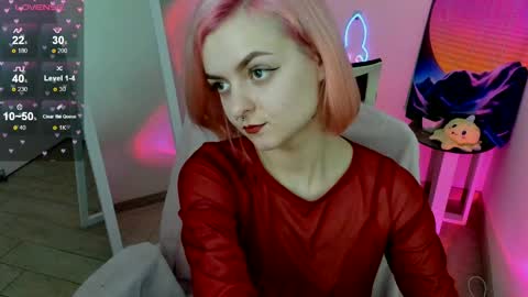 Snapshot of red_bestie_ chatting on February 18, 7:54 pm Bestie online show from February 18, 7:54 pm