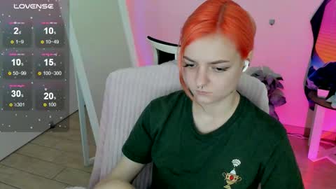 Snapshot of red_bestie_ chatting on September 29, 1:27 pm Bestie online show from September 29, 1:27 pm