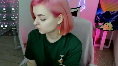 Snapshot of red_bestie_ chatting on February 16, 7:37 am Bestie online show from February 16, 7:37 am