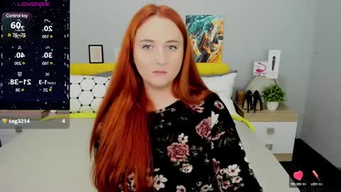 Snapshot of red_naughtyfox chatting on December 20, 4:57 pm Lessy Fox online show from December 20, 4:57 pm