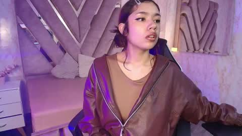 red_pandaa online show from June 4, 3:01 am