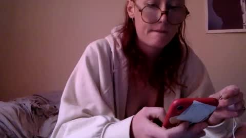 redcassie666 online show from May 12, 4:13 pm