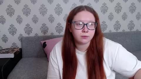 Snapshot of redchloee chatting on October 19, 9:33 am Chloe online show from October 19, 9:33 am