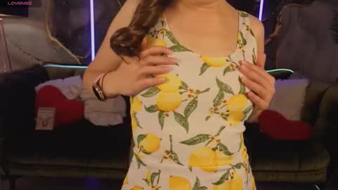 Snapshot of reddoll_ chatting on September 12, 7:43 pm Lily online show from September 12, 7:43 pm
