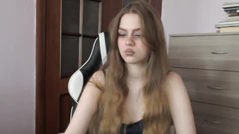 Lily online show from June 3, 3:18 am