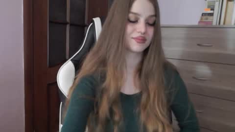 Lily online show from December 4, 2:58 am