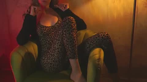 Snapshot of redsparrow__ chatting on September 20, 7:56 pm Red online show from September 20, 7:56 pm