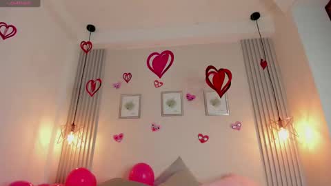 Snapshot of redvelvet__7 chatting on February 18, 1:00 pm Anna Redvelvet online show from February 18, 1:00 pm